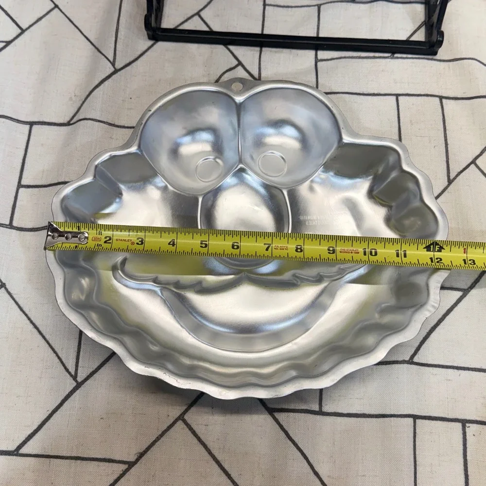 Wilton Cake Pan 12in Silver Elmo Sesame Street Face Aluminum 2105-3461 2002 READ